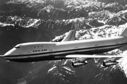 El 747-400 podía volar unos 14.200 kilómetros cargado a máxima capacidad.