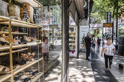 El 78% de los consumidores prefiere comprar en comercios que tienen presencia en internet, pero también tienen una tienda física, según el Estudio Anual de Zebra