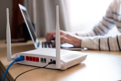 El 7% de los argentinos no posee acceso a una red de internet fija o móvil, de acuerdo con el informe de PAD.