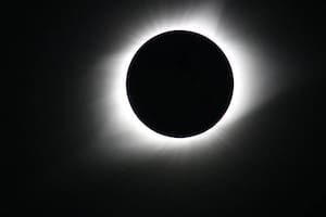 ¿Cierran las escuelas por el eclipse solar 2024?