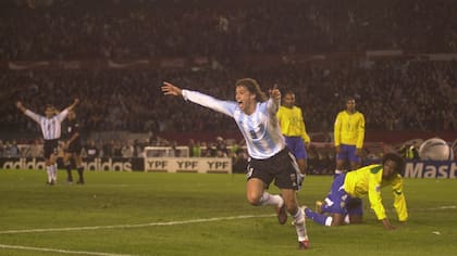 El 8 de junio de 2005 la Argentina le ganó 3 a 1 a Brasil;  esa noche, Crespo anotó dos goles en el Monumental, en un partido histórico del ciclo Pekerman.