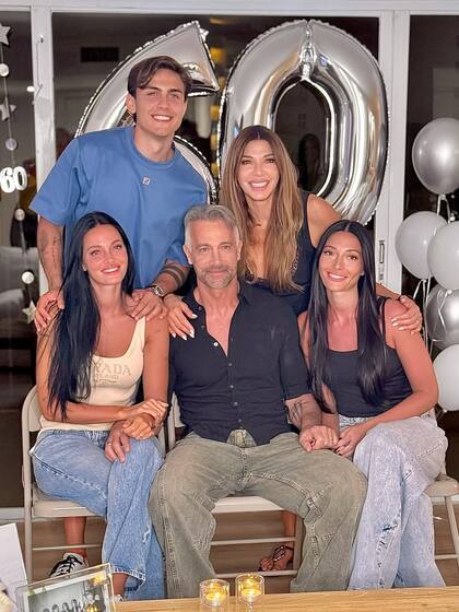 El 8 de junio Ova Sabatini cumplió 60 años y celebró en Miami con su esposa, sus hijas, su yerno y sus amigos (Foto: Instagram @fulopcatherine)