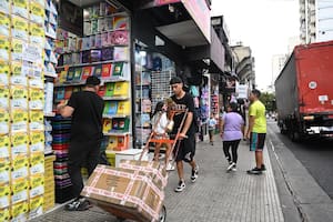Comercios abiertos, pero con menos clientes y el delivery como refugio en la Ciudad