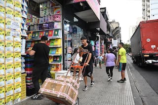 Comercios abiertos, pero con menos clientes y el delivery como refugio en la Ciudad