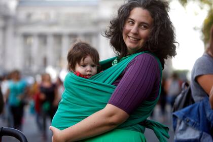 El 8M convocó en Buenos Aires a una multitud de mujeres; algunas se acercaron con sus hijos