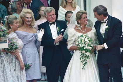 El 9 de agosto de 1990, Joan y Ted en la boda de su hija Kara con Michael Allen