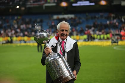 El 9 de diciembre de 2018, en Madrid, el momento más feliz en la vida dirigencial/deportiva de D'Onofrio, con la Copa Libertadores ganada en la final ante Boca