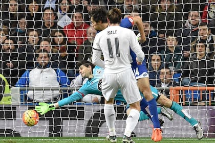En 2016, Bale le marcó un hat trick a Lux, arquero de Deportivo La Coruña