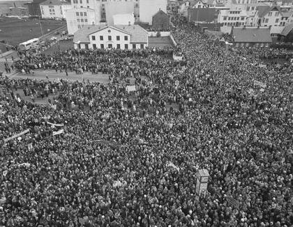 El 90% de las mujeres de Islandia salieron a manifestarse en calles del país, un hito histórico