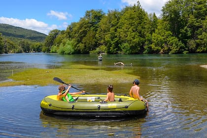 El Valle del Río Manso es cruzado por senderos que invitan a conocer los lagos Mascardi, Los Moscos y Steffen