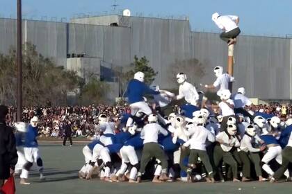 El botaoshi, un deporte que es furor en Japón.
