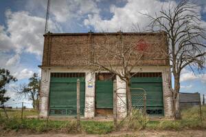 Buscan una familia para reabrir un viejo almacén en un pueblo de cuatro habitantes