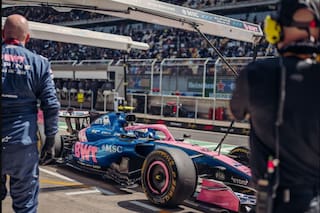 El insólito momento que vivió Colapinto en boxes: se le quedó el auto y los mecánicos tuvieron que correr a buscarlo