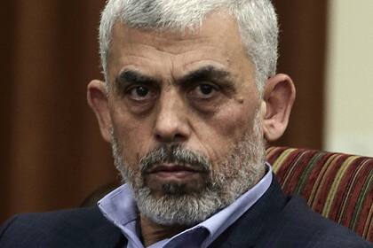 El abatido líder de Hamas en la Franja de Gaza, Yahya Sinwar (AP Foto/ Khalil Hamra, Archivo)