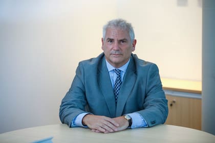 El abogado Alejandro López Romano se especializa en derecho canónico y asesora al Colegio del Salvador