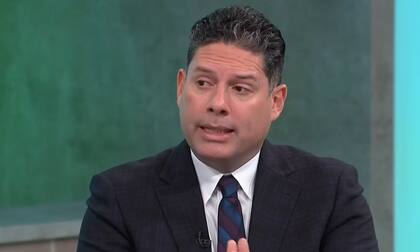 El abogado de inmigración, Héctor Benítez, explica qué implica la determinación de la Corte Suprema de EE.UU.