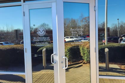 El abogado de Juan afirmó que la detención tomó por sorpresa a la defensa y que no era habitual arrestar a un solicitante sin antecedentes y con un caso pendiente