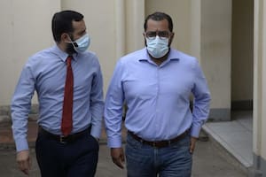 El abogado Róger Reyes y el precandidato presidencial Félix Maradiaga, uno de los detenidos