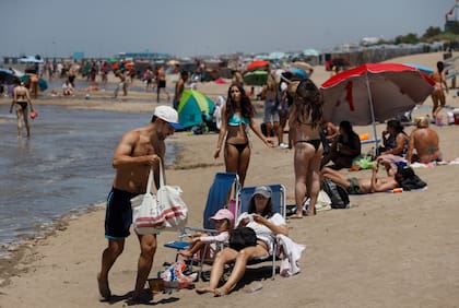 El abono por la temporada completa en los balnearios más exclusivos de Mar del Plata llega a los 4.500 dólares