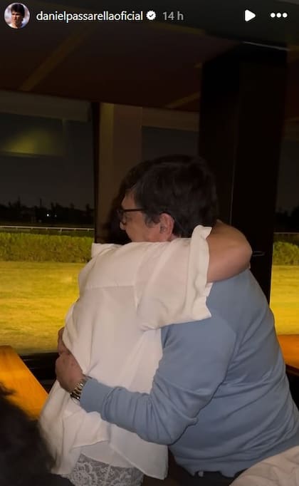 El abrazo de amor entre Passarella y su esposa