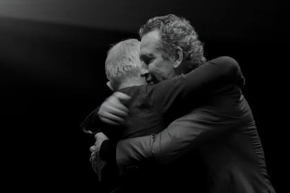 El abrazo de Jorge Valdano y Gary Lineker, uno de los momentos emotivos de este documental