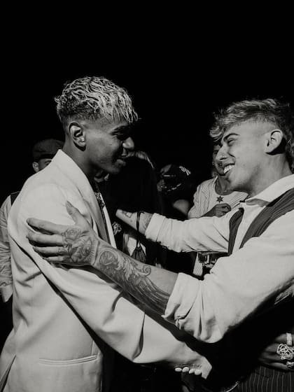 El abrazo de Lamine con Luck Ra (Foto: @lamineyamal)