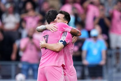 El abrazo de Messi con De Paul para la victoria de Inter Miami ante Portland