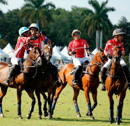 El abrazo de Poroto y Adolfito tras ganar la Gold Cup