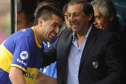 El abrazo de Ramón Díaz y Riquelme, antes del superclásico