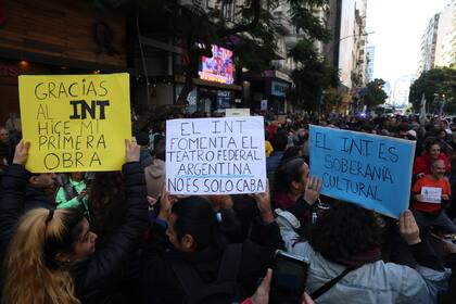 El abrazo del 1° de junio pasado al INT, sobre la Avenida Santa Fe