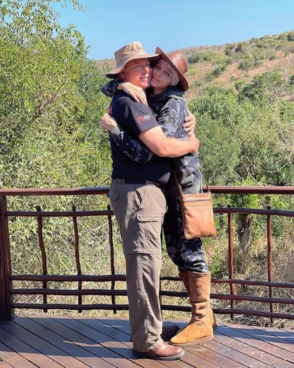 El abrazo del reencuentro con su marido Alberto en Sudáfrica. "Es el principal pilar de mi vida y mi fuerza, sin su amor y apoyo no habría podido superar este momento tan doloroso”, reveló