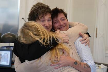 El abrazo del "triángulo de hierro"