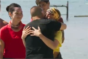 El abrazo emotivo entre los dos participantes de Survivor que estuvieron presentes en Cromañón