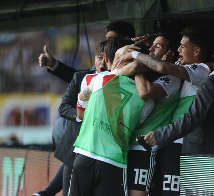 El abrazo entre Gallardo y el banco