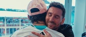 El encuentro de Kimi Antonelli con Lionel Messi después de ganar el Gran Premio de Miami