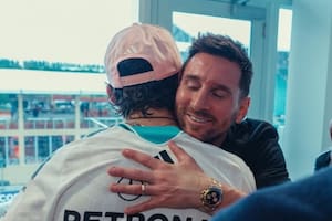 El encuentro de Kimi Antonelli con Lionel Messi después de ganar el Gran Premio de Miami