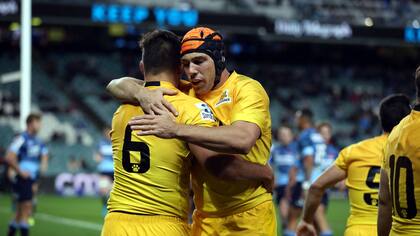 El abrazo entre Matera y Petti tras el try del primero