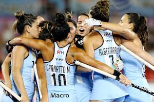 El abrazo final de las Leonas después de ganarle a Alemania y llegar a la definición del Mundial