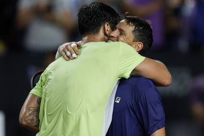 El abrazo final de Ugo Carabelli y Schwartzman en el Challenger de Rosario