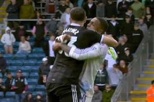 La gran asistencia de Dibu Martínez para el segundo gol de Aston Villa, que todavía no llega a la Champions
