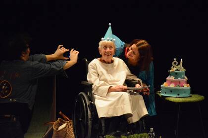 "El abrigo, mi abuela quiere conocerte", de Georgina Rey