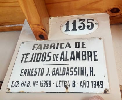 El abuelo creó su propia fábrica.