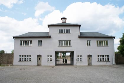 El acceso al campo de concentración nazi de Sachsenhausen, cerca de la ciudad de Berlín, donde se imprimieron los millones de libras para intentar la quiebra de la economía británica