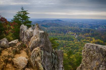 El acceso por Linwood Rd al parque ofrece una caminata hacia la cima de Crowders Mountain (Flickr)