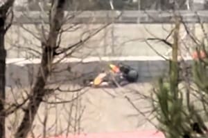 Un Red Bull se pegó contra el muro y preocupó en la lluviosa segunda jornada de ensayos