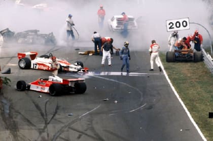 El accidente de Monza: en el piso, Peterson