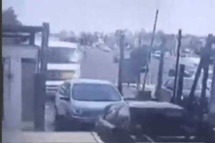 El accidente dejó tres personas heridas (Captura video)