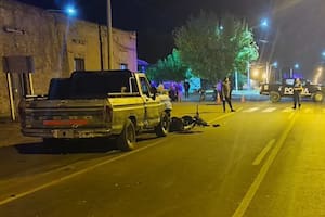 Un joven de 19 años falleció tras chocar de frente contra una camioneta
