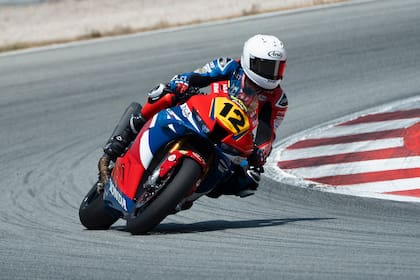 El accidente ocurrió tras perder el control de su moto en una curva