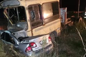 Choque entre un auto y un camión: murieron tres personas que iban camino al velatorio de su hermano